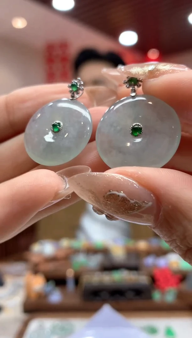 【闪购商品】翡翠吊坠(不含链)18K金镶嵌平安扣多样性发货1件