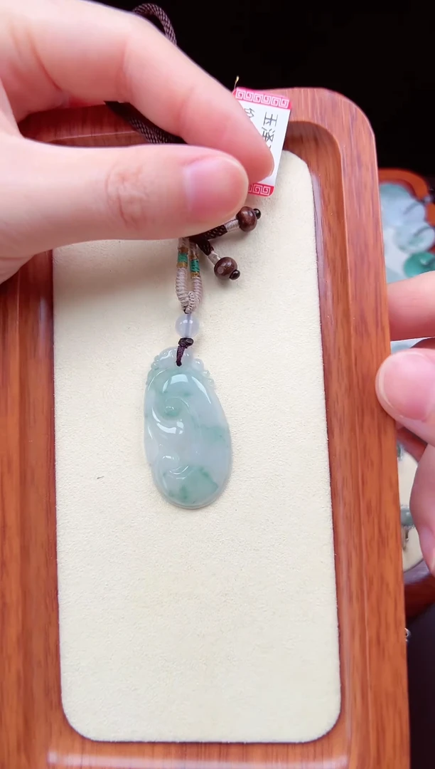 【闪购商品】翡翠颈饰未镶嵌如意