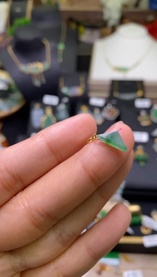 【闪购商品】翡翠颈饰18K金镶嵌净货17956