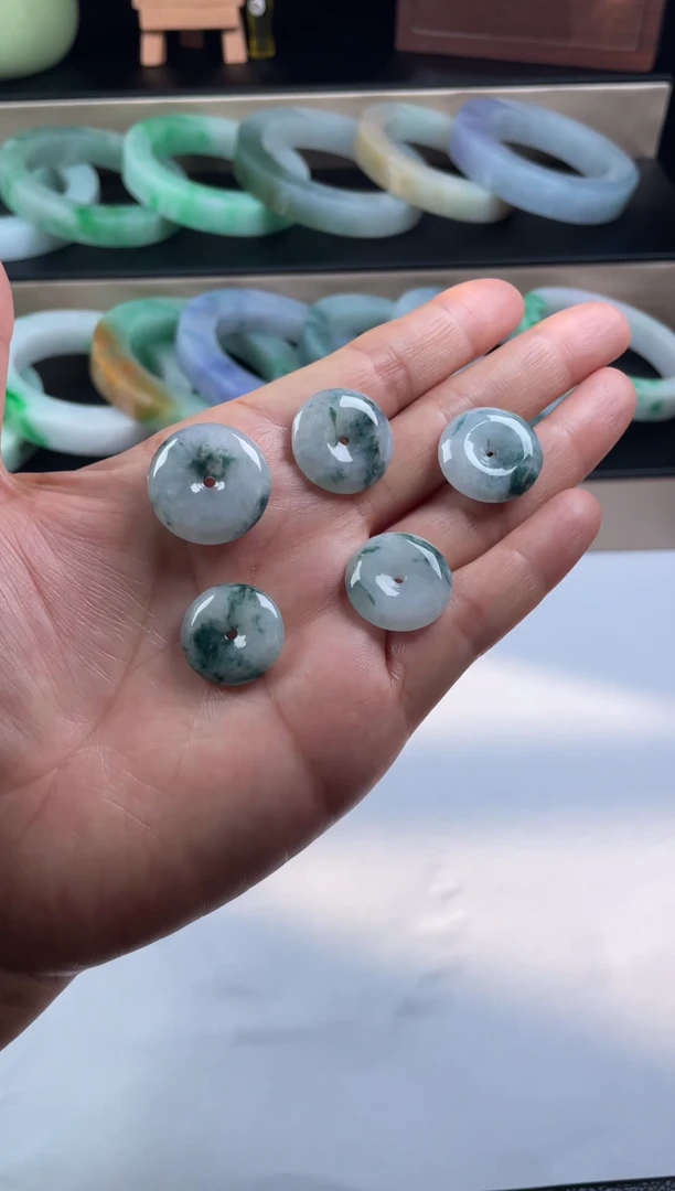 未镶嵌挂件翡翠多样性发货