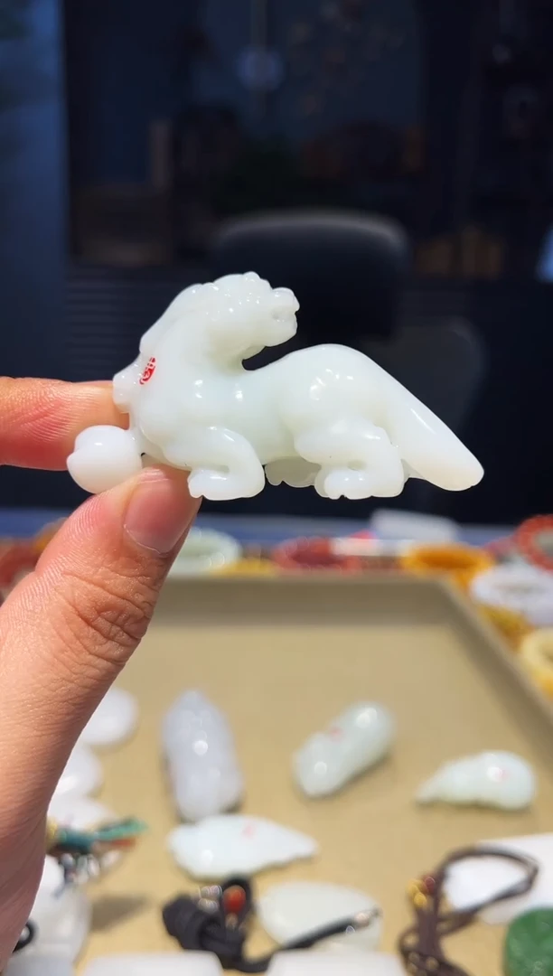 未镶嵌手串和田玉上*貔貅把件