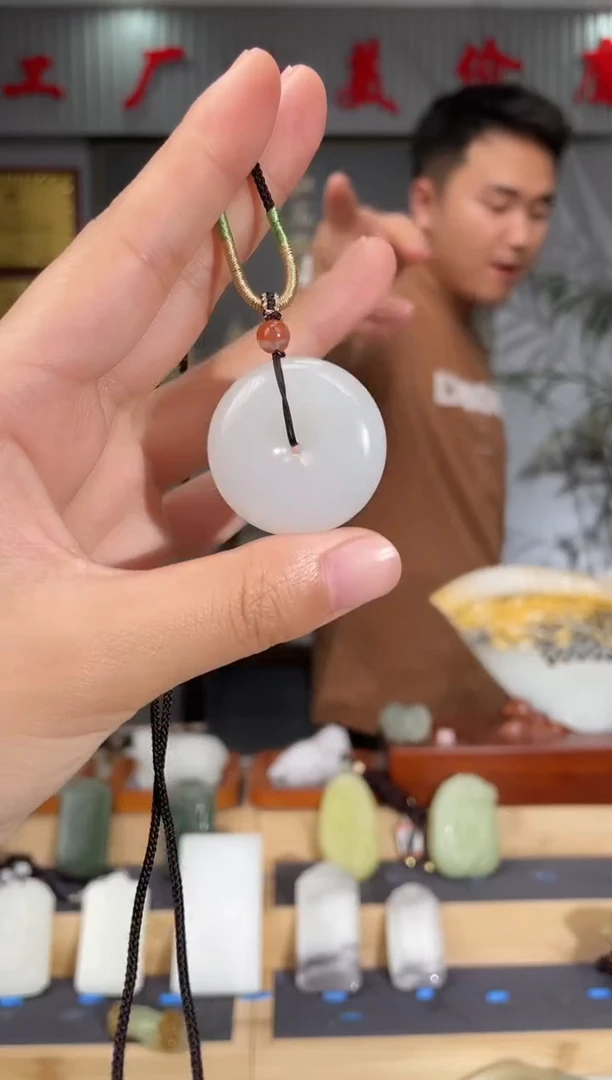 和田玉未镶嵌颈饰1