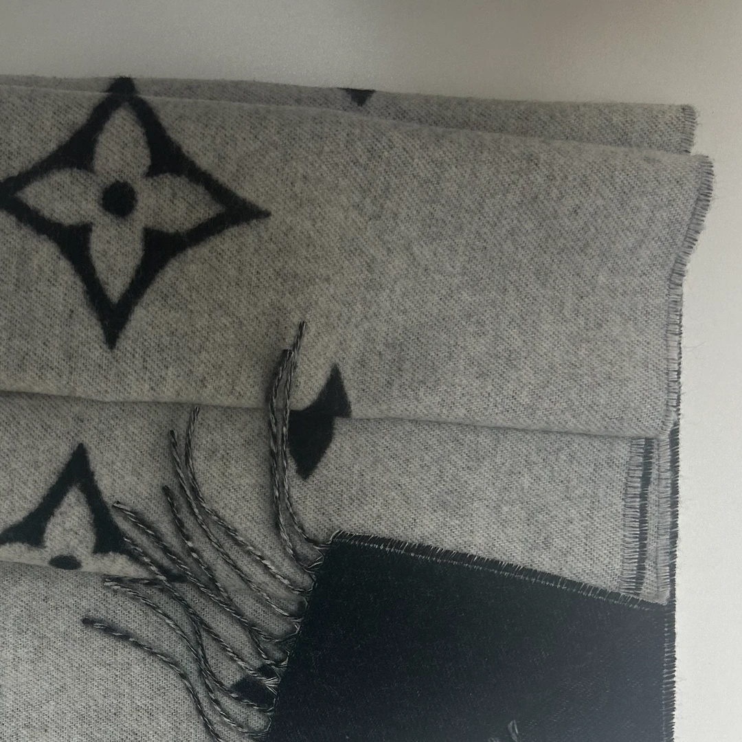 1-1欧美风韩版字母极简风法式女围巾女士提花针织流苏