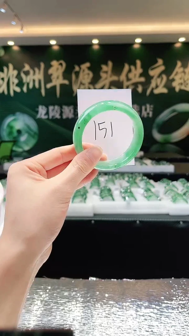 未镶嵌手镯石英质玉（非洲翠）微瑕一经发货运费不退介意勿拍