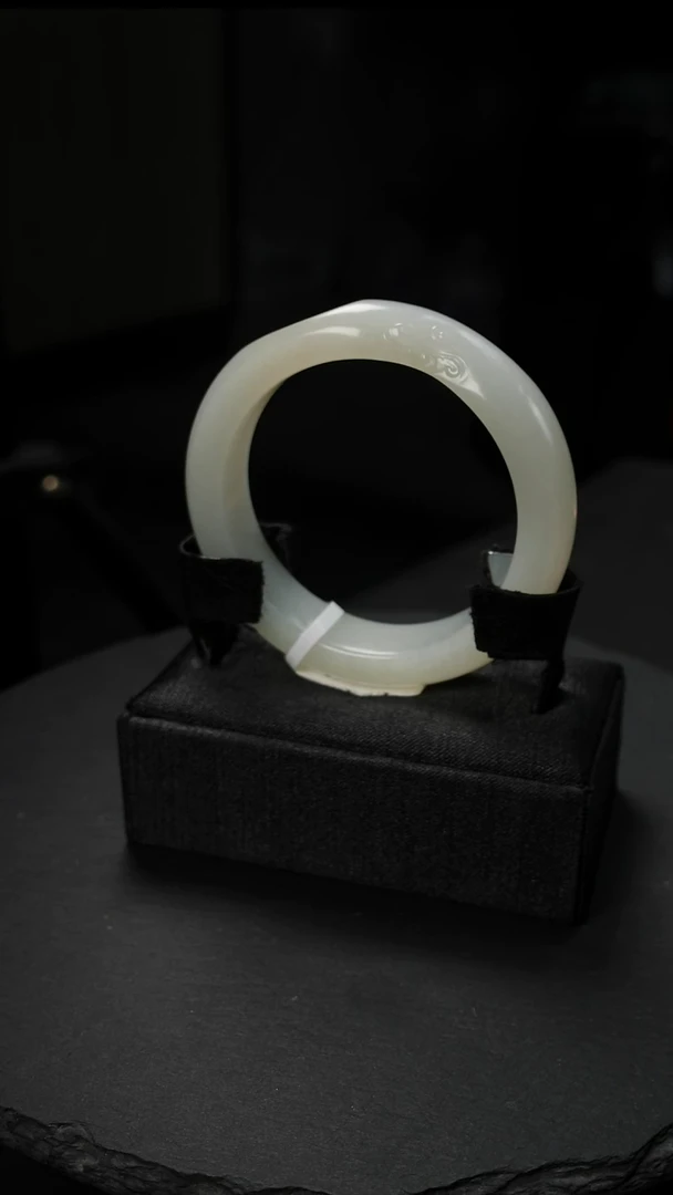 未镶嵌手镯和田玉和田玉白玉洒金皮手镯54.5圈