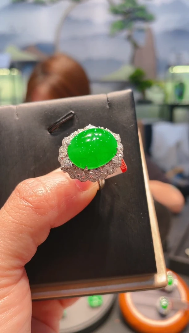 翡翠18K金镶嵌颈饰翡翠A85