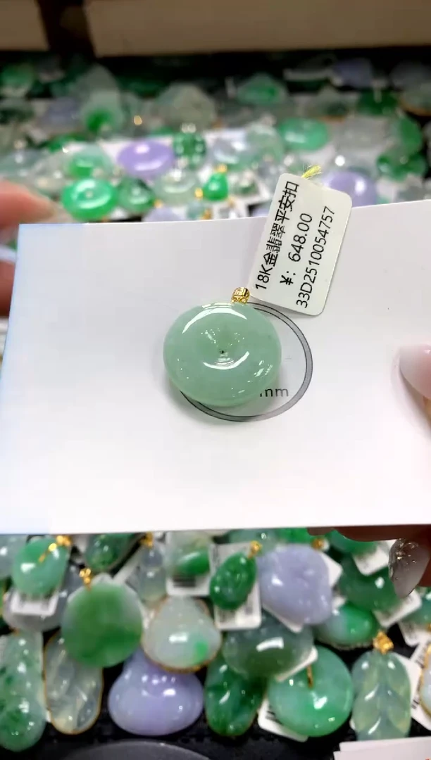 颈饰18K金镶嵌翡翠1111111111111111