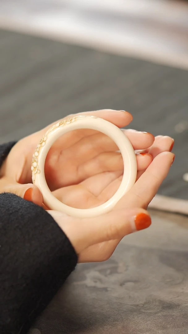 【闪购商品】檀香木木雕设计款手工梅花58mm手镯