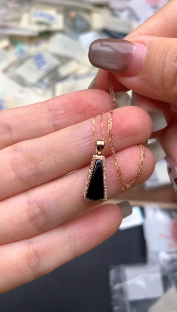 18K金镶嵌挂件翡翠一