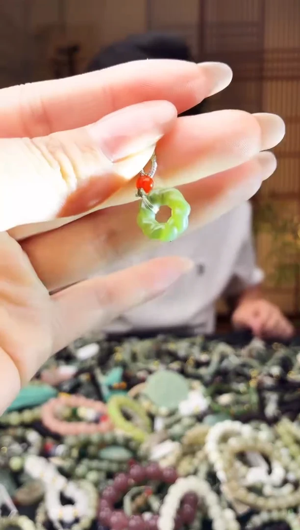 颈饰未镶嵌和田玉多样性发货，拍一发一