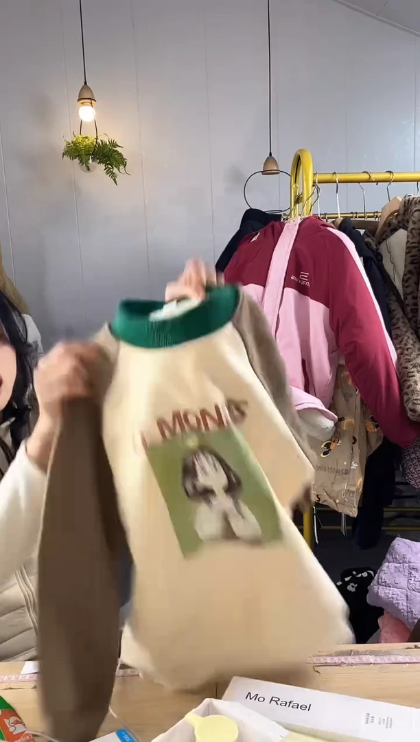 130码吊牌120加绒绿领卫衣【285