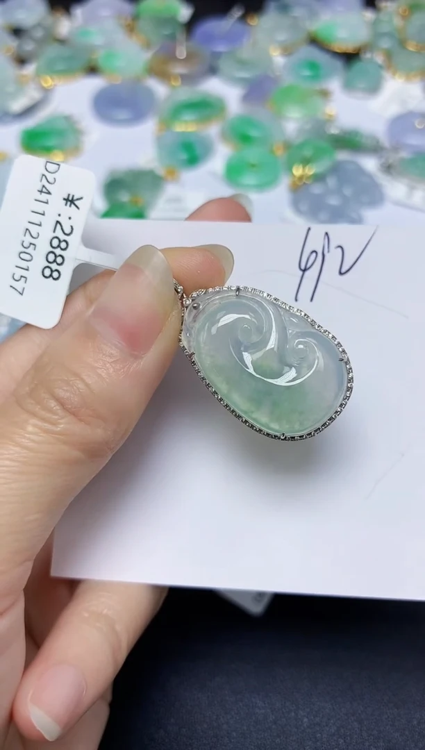 翡翠18K金镶嵌颈饰 天然翡翠A货