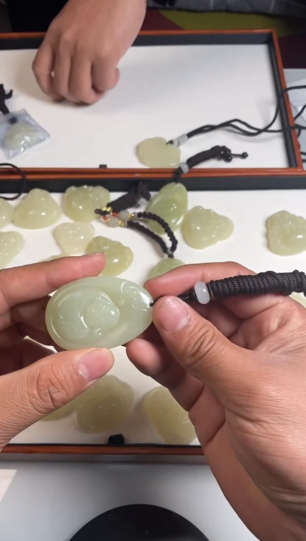 【闪购商品】石英质玉吊坠(赠链)未镶嵌福利