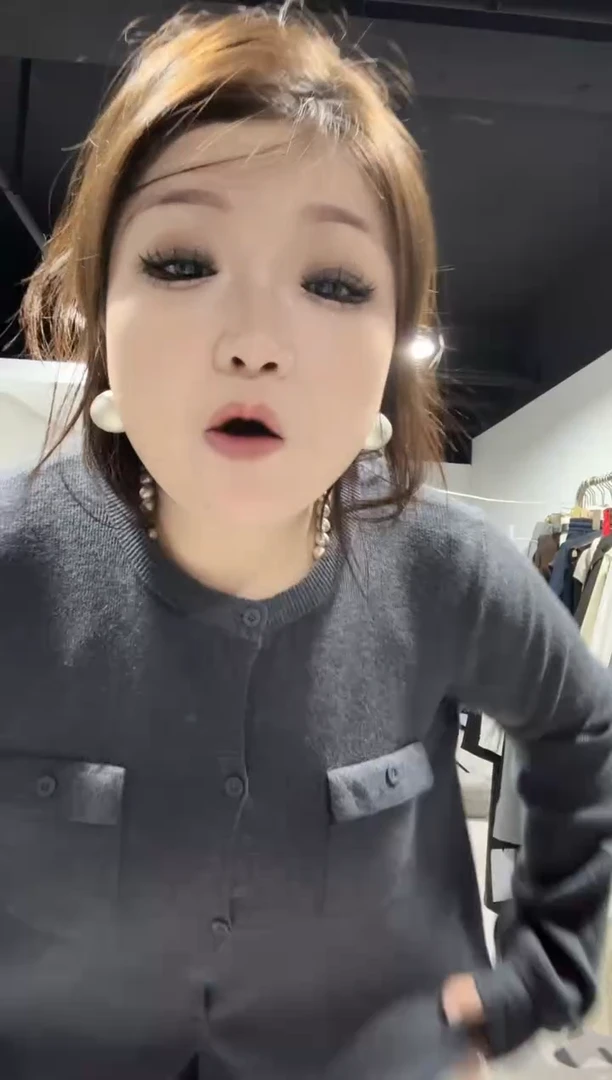 910-灰色外套····