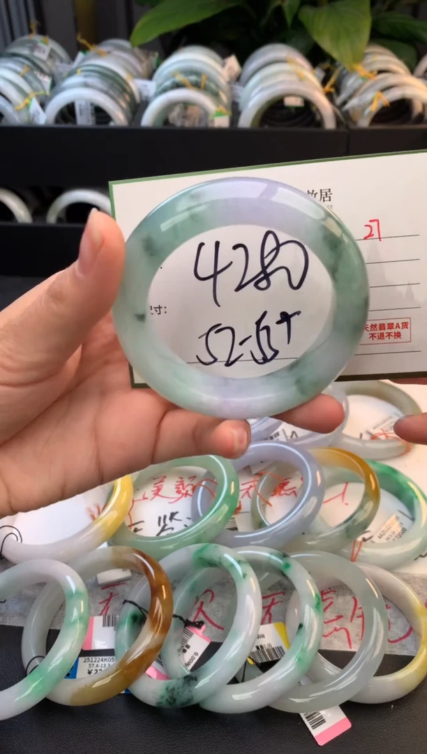 未镶嵌定制翡翠毛货需精细抛光+多人