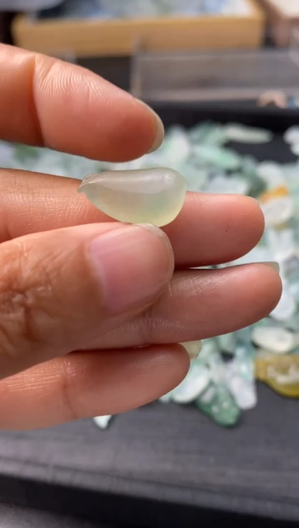定制翡翠未镶嵌毛货翡翠多样性发一