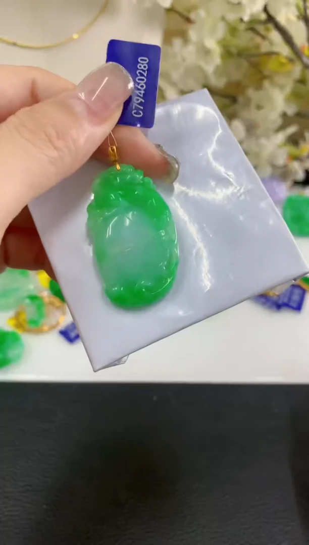 吊坠(不含链)18K金镶嵌翡翠挂件