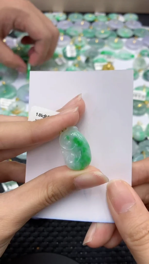 翡翠18K金镶嵌颈饰天然缅甸翡翠A货