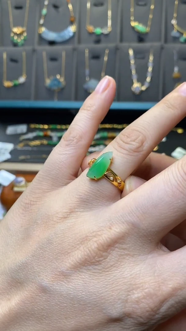 颈饰18K金镶嵌翡翠净货33624