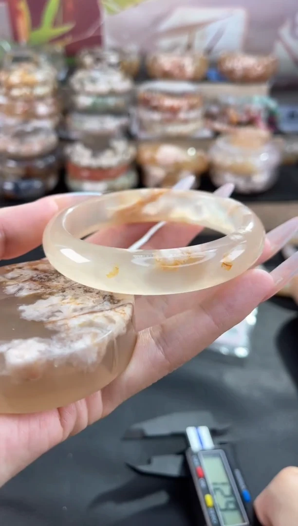 未镶嵌手镯石英质玉59