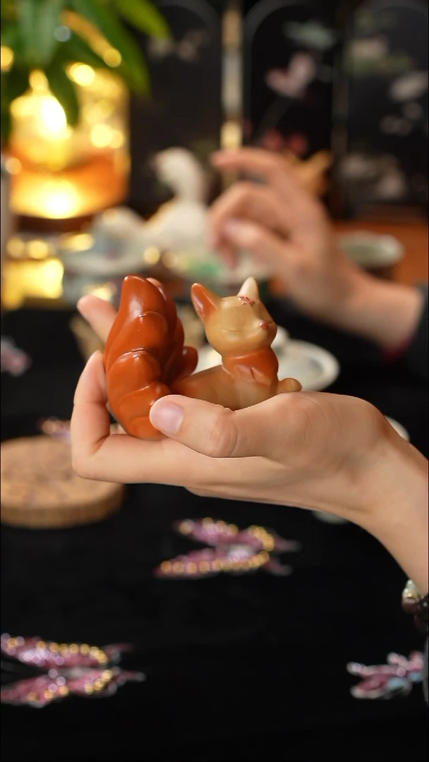 黄金段泥紫砂九尾狐紫砂九尾狐