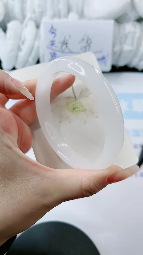 【闪购商品】石英质玉手镯未镶嵌多样性发货L394-64