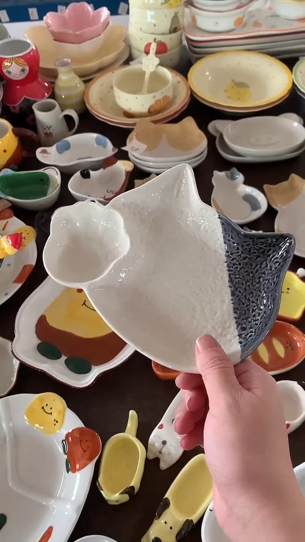 瓷·****ღ微瑕石纹猫分隔盘