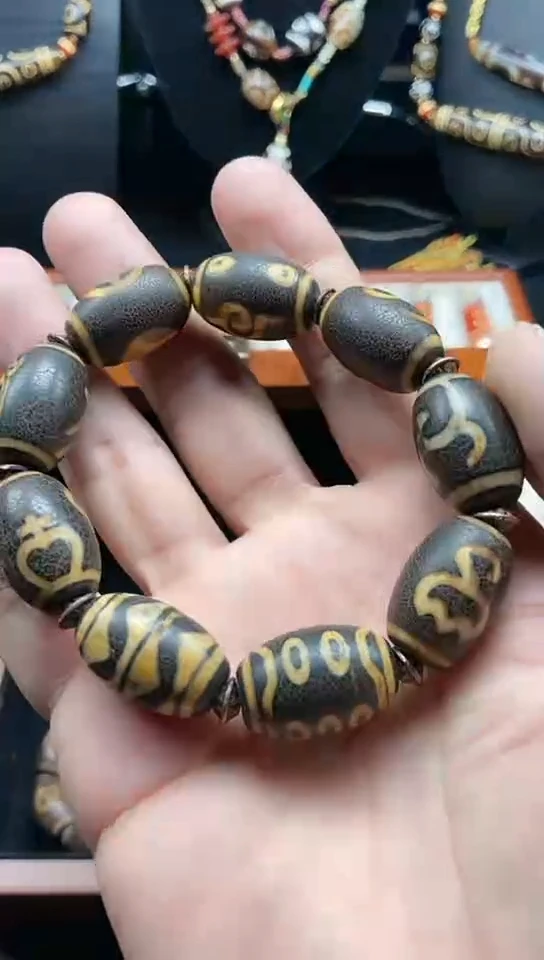 玛瑙/玉髓手串未镶嵌FD1001尼泊尔珠珠阵手串多样性发货