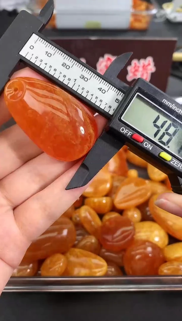 蜜蜡未镶嵌珠宝奇石113