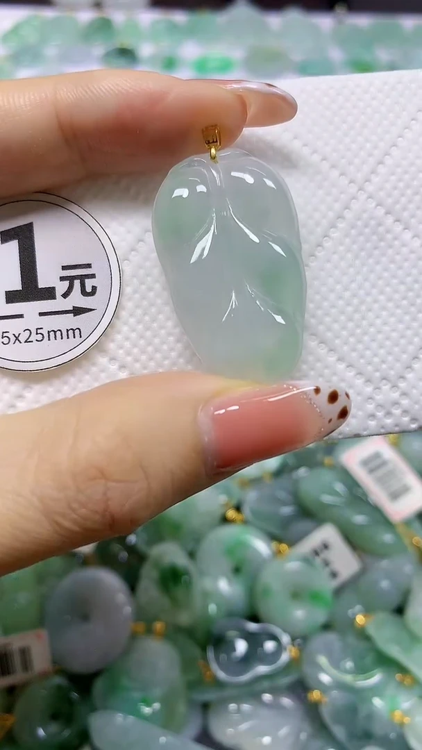 颈饰18K金镶嵌翡翠天然翡翠A货