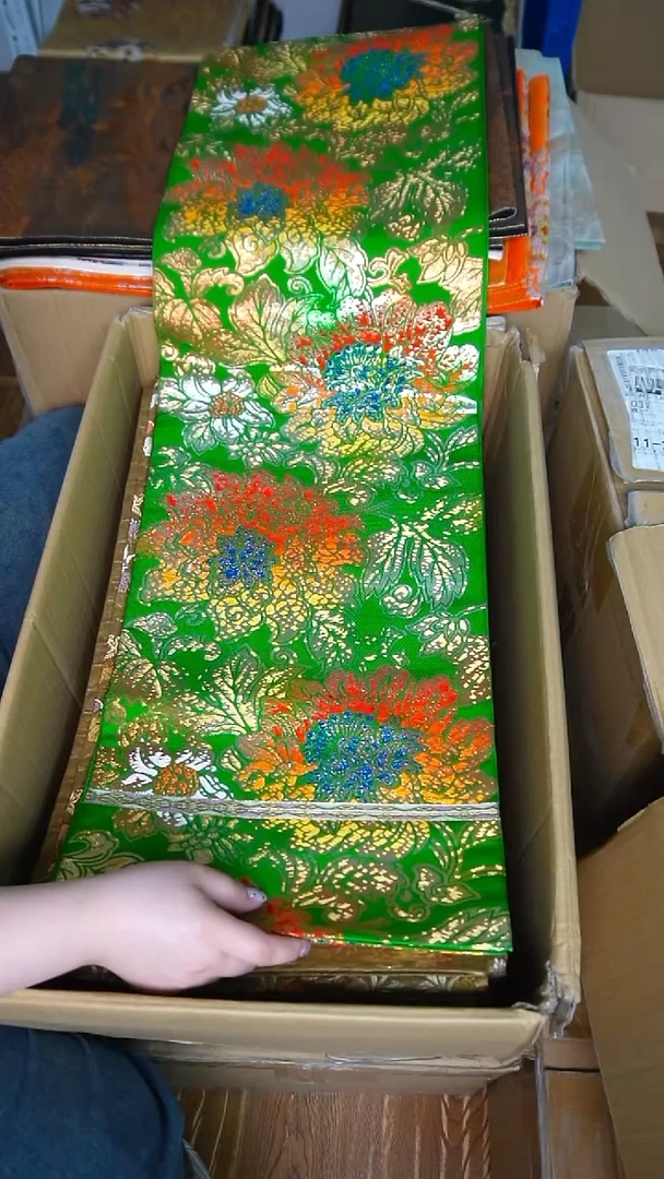 织绣2织金大牡丹