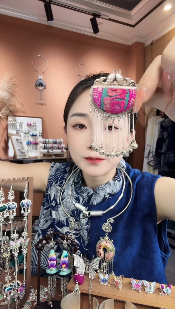 刺绣纯手工民族风吊坠