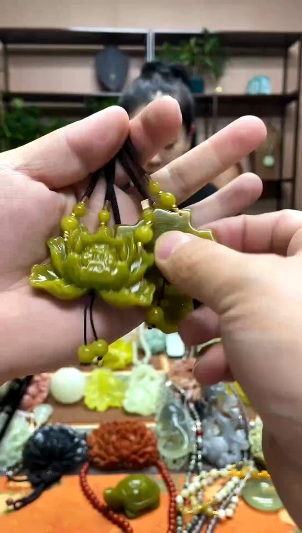 未镶嵌岫玉吊坠多样性发货发其中之一