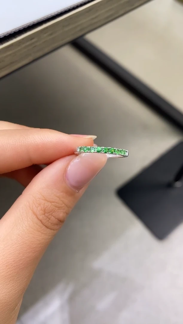 银S925镶嵌戒指石榴石（沙弗莱）天然沙弗莱戒指