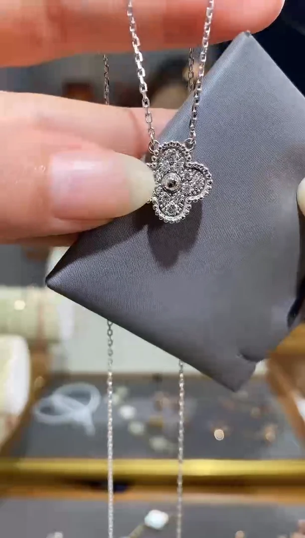 项链18K金镶嵌钻石项链