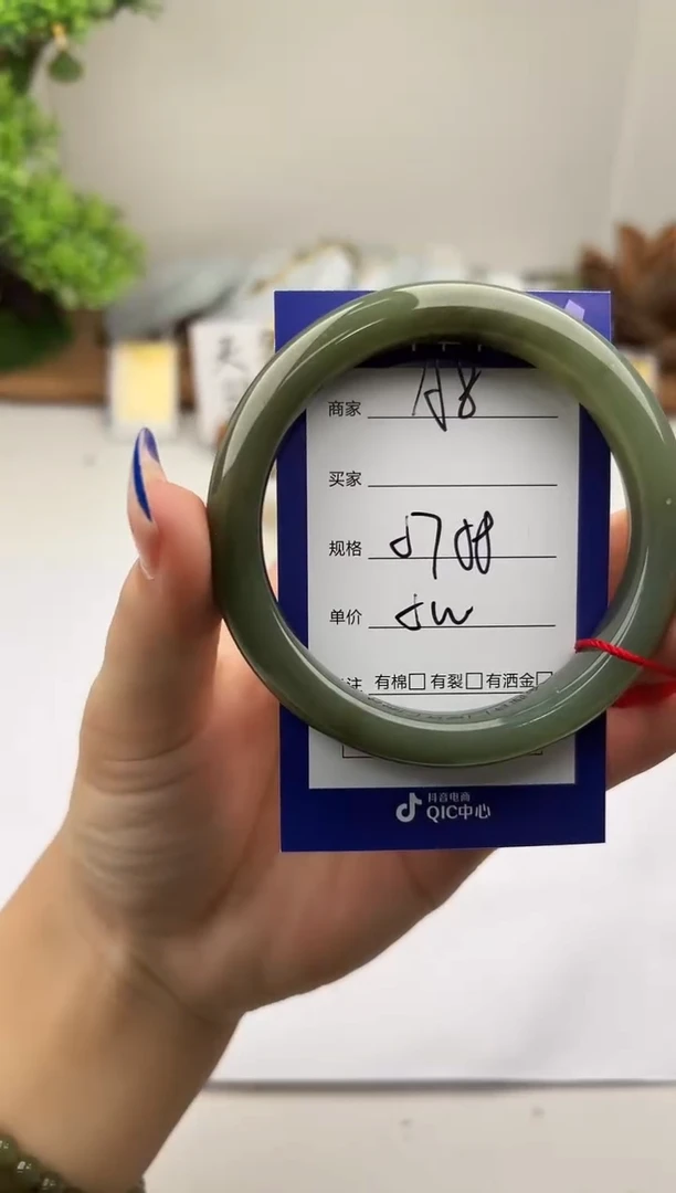 未镶嵌手镯和田玉微色差A8