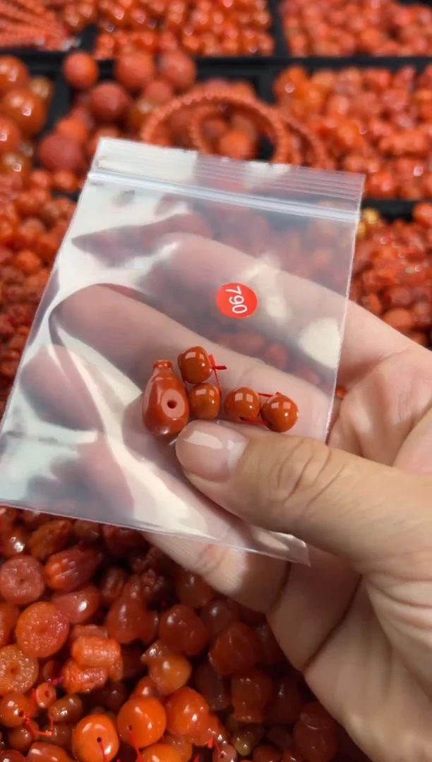 南红玛瑙未镶嵌颈饰1