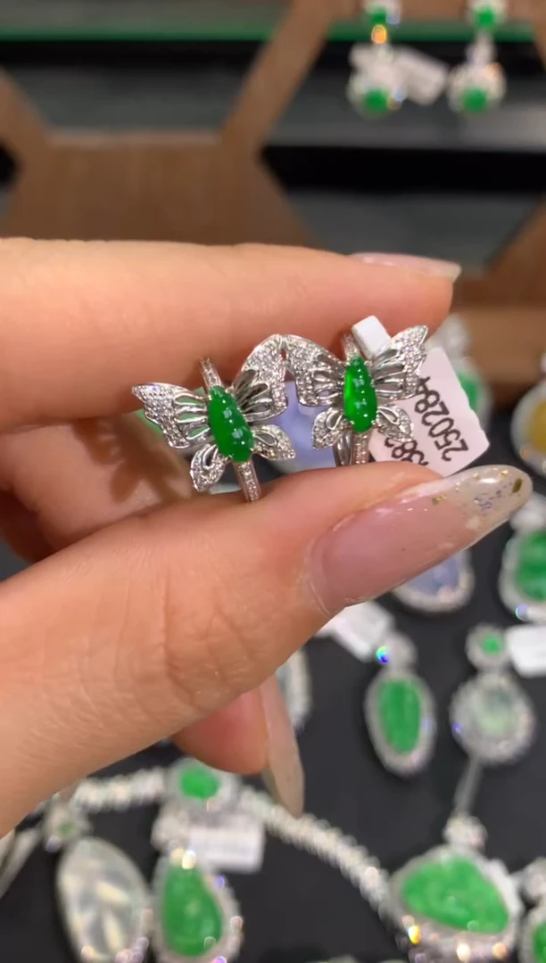 翡翠18K金镶嵌吊坠(不含链)耳包