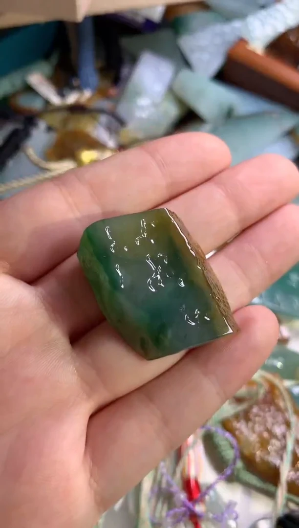 【闪购商品】定制翡翠未镶嵌吊坠