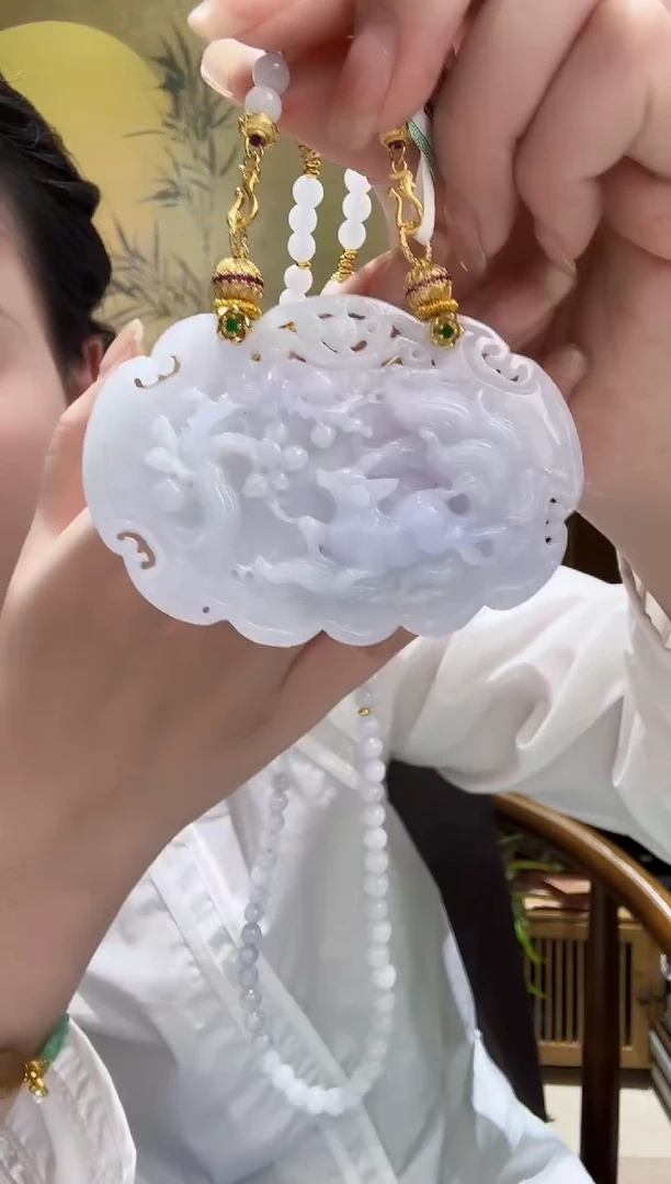 颈饰未镶嵌翡翠吊坠