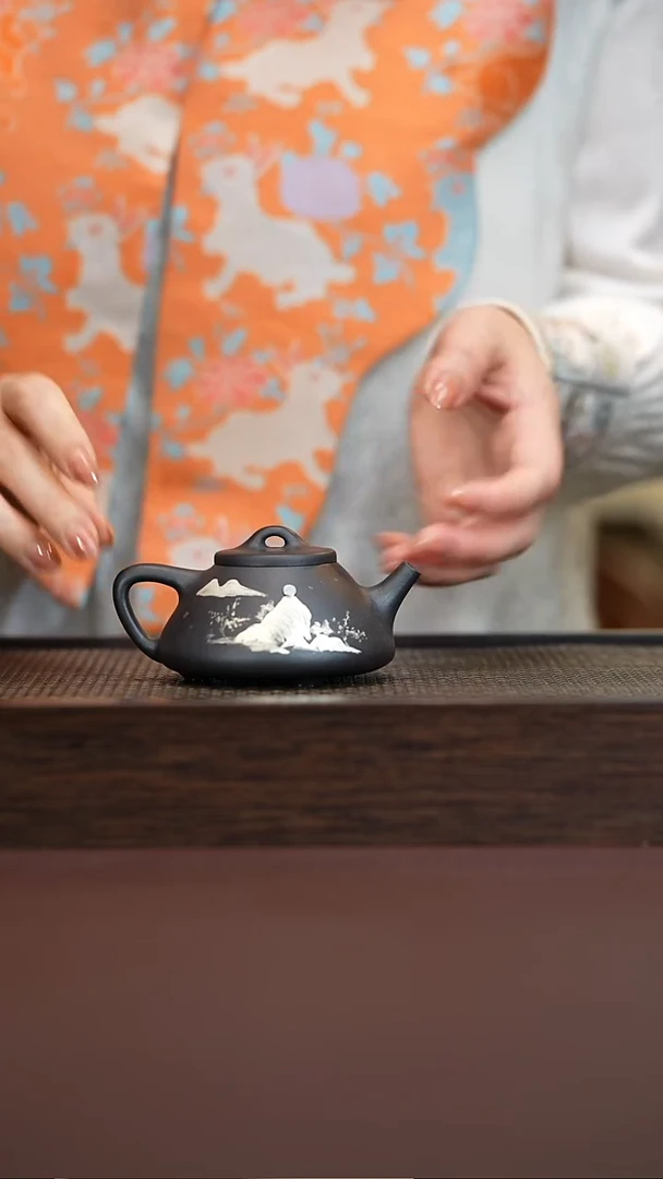 茶壶紫砂描银石瓢
