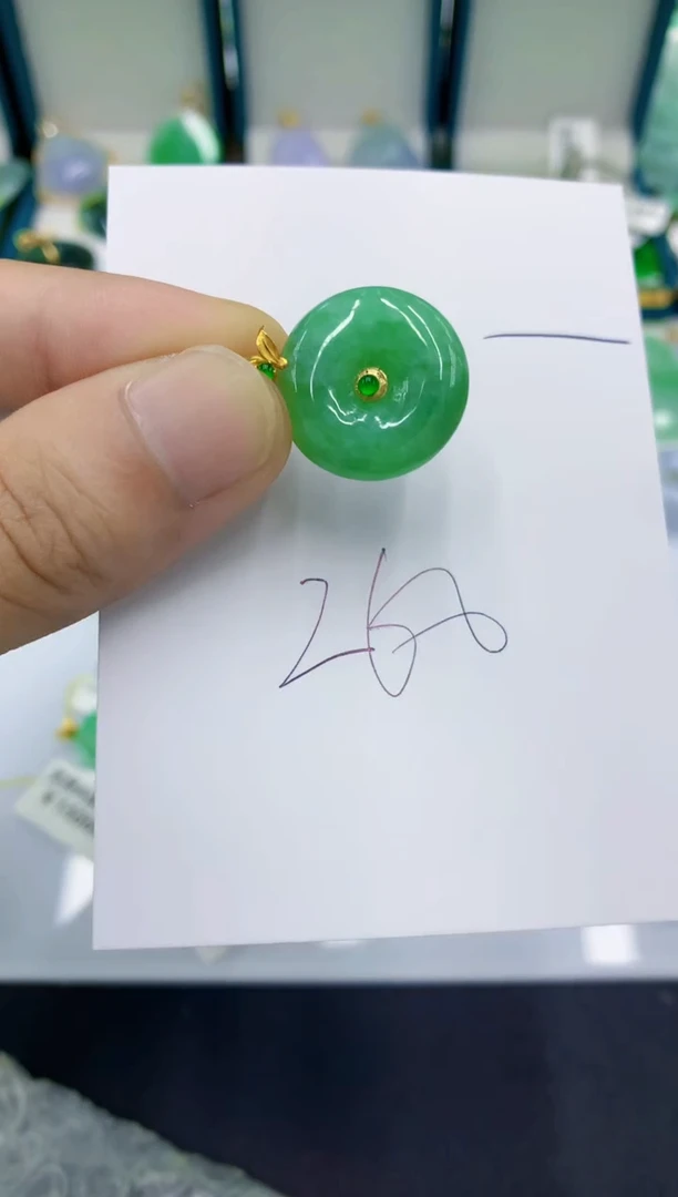 翡翠18K金镶嵌颈饰翡翠