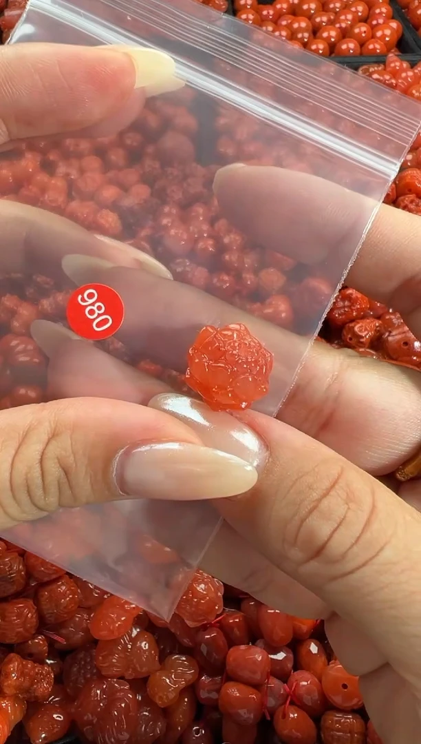 颈饰未镶嵌南红玛瑙1