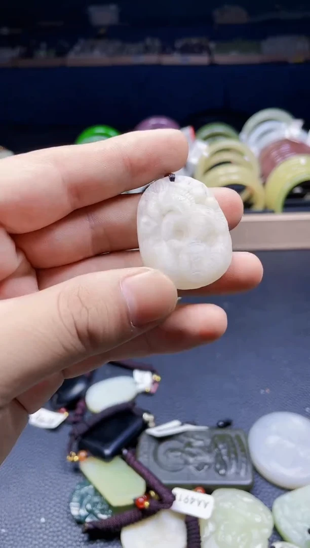 和田玉未镶嵌颈饰拍一发一拍一发一