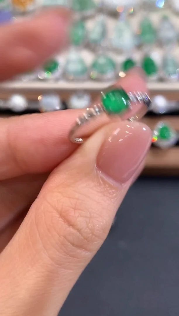 18K金镶嵌戒指翡翠q25