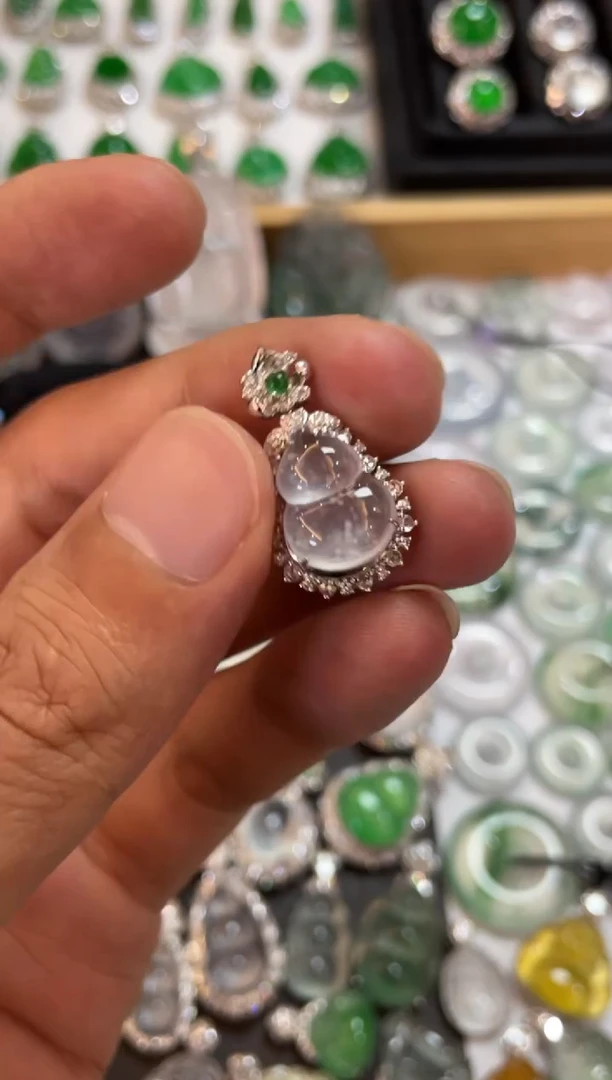 翡翠18K金镶嵌吊坠(不含链)葫芦