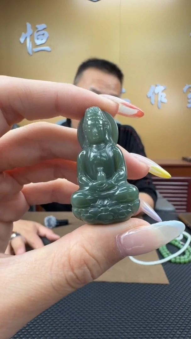 颈饰未镶嵌和田玉挂件