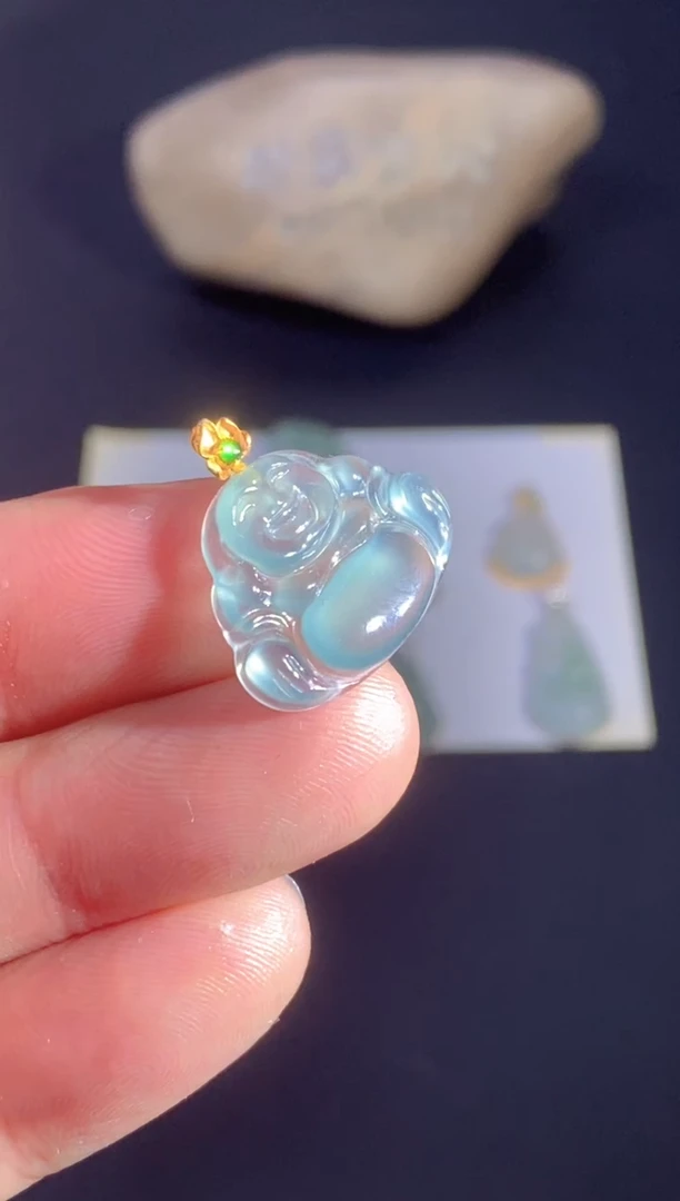 颈饰18K金镶嵌翡翠