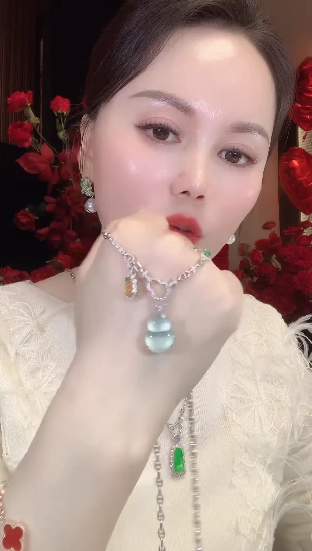 吊坠(不含链)18K金镶嵌翡翠C102