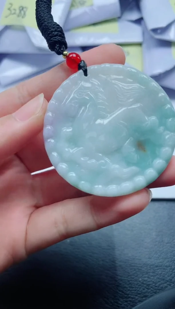 翡翠未镶嵌颈饰